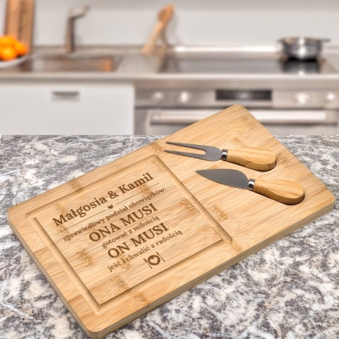 Deska do serów z personalizacją – prezent dla pary