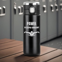 Kubek termiczny z grawerem – prezent dla sportowca pływaka