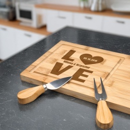 Bambusowa deska do serów – romantyczny prezent dla żony