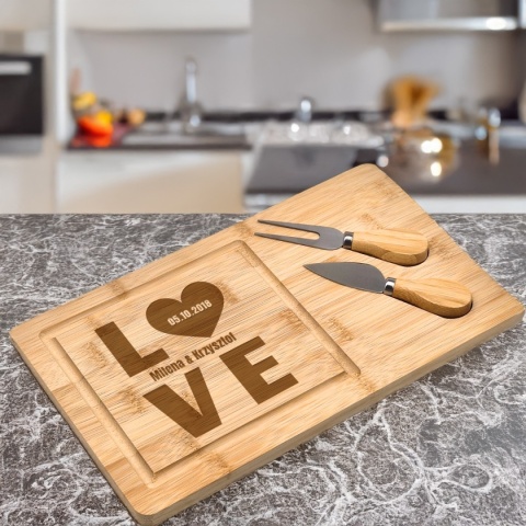 Bambusowa deska do serów – romantyczny prezent dla żony