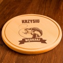 Bukowa deska z grawerem – prezent dla zapalonego wędkarza