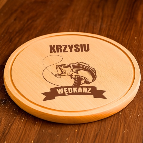 Bukowa deska z grawerem – prezent dla zapalonego wędkarza