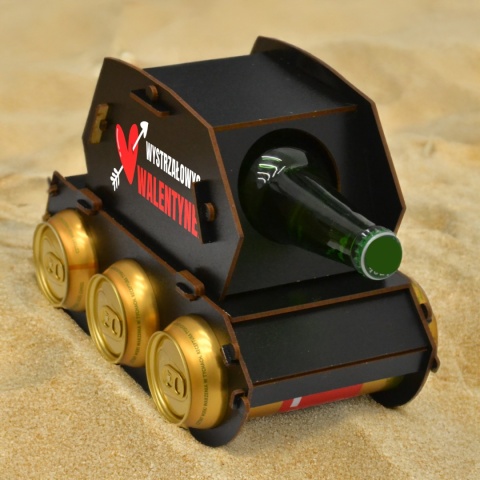 CZOŁG NA PIWO DREWNIANY Z GRAWEREM - WYSTRZAŁOWYCH WALENTYNEK