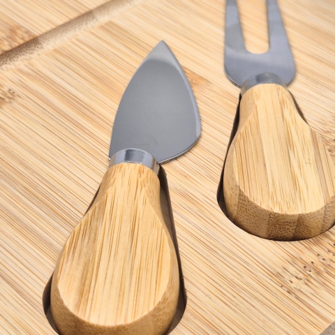 Deska do serów z grawerem – elegancki prezent dla faceta