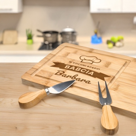 Deska do serów z grawerem – idealny prezent dla babci, która rządzi w kuchni
