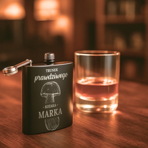 Grawerowana piersiówka dla grzybiarza - oryginalny prezent