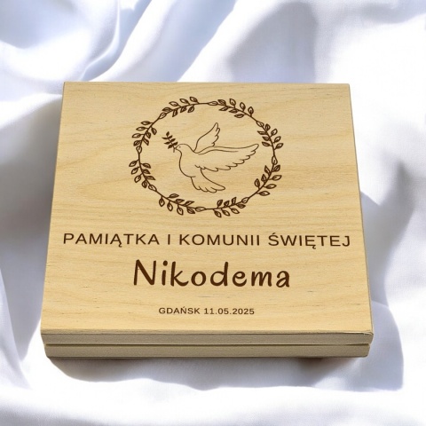 PAMIĄTKA NA KOMUNIĘ ŚWIĘTĄ - PUDEŁKO KWADRAT