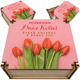 PUDEŁKO NA SŁODKOŚCI 8,5 x 9,5 x 4,5 cm na DZIEŃ KOBIET Z TULIPANAMI