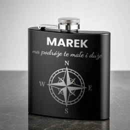 Piersiówka dla podróżnika - prezent z grawerem