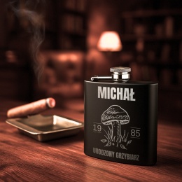 Piersiówka na grzybobranie - prezent dla grzybiarza na urodziny