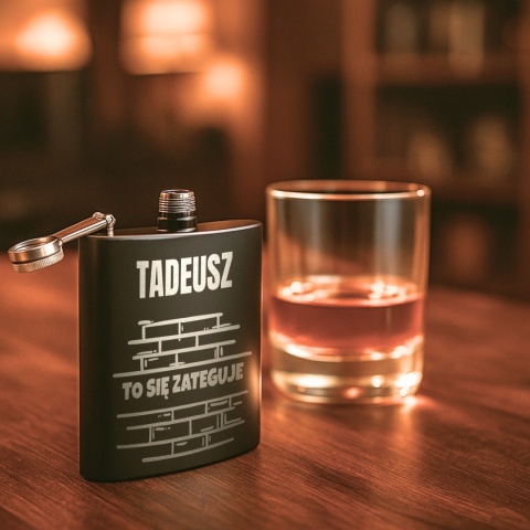 Piersiówka z grawerem dla budowlańca - wyjątkowy prezent