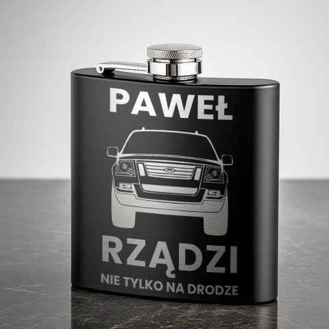 Piersiówka z grawerem dla fana motoryzacji - wyjątkowy prezent