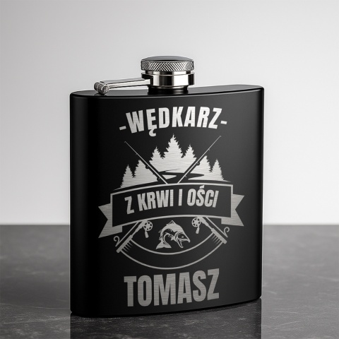 Piersiówka z grawerem - wyjątkowy prezent dla wędkarza