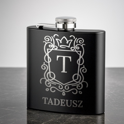 Piersiówka z inicjałem - elegancki prezent dla wyjątkowego mężczyzny