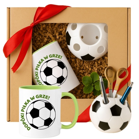 Prezent dla małego piłkarza – zestaw z kubkiem i przybornikiem (na urodziny, mikołajki, święta)