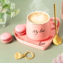 Zestaw upominkowy dla kobiet - filiżanka z podstawką, łyżeczką i brelokiem