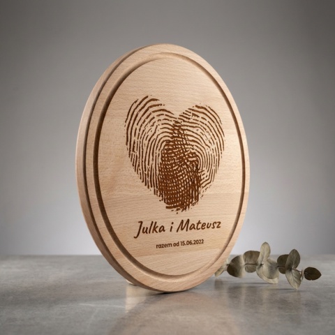 Personalizowana Deska Bukowa Okrągła 30 cm z Grawerowanym Sercem z Odcisków Palców na Ślub