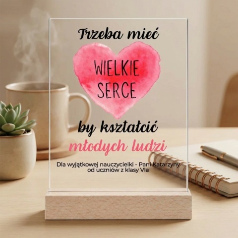 Personalizowana statuetka dla nauczyciela z sercem na Zakończenie Roku Szkolnego