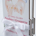 Pudełko na pieniądze na ślub z nadrukiem splecione dłonie i niezapominajki