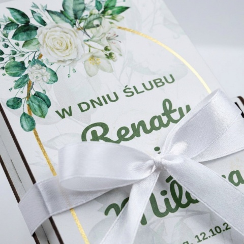 Pudełko na pieniądze na ślub z nadrukiem w białe róże - prezent dla nowożeńców