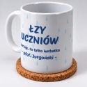 Biały kubek ceramiczny z humorystycznym motywem łez dedykowany na Dzień Nauczyciela
