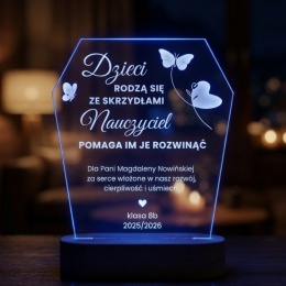 Lampka LED z grawerowaną plexi z motywem motyli - dzień nauczyciela pomysł na prezent