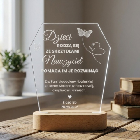 Lampka LED z grawerowaną plexi z motywem motyli - dzień nauczyciela pomysł na prezent
