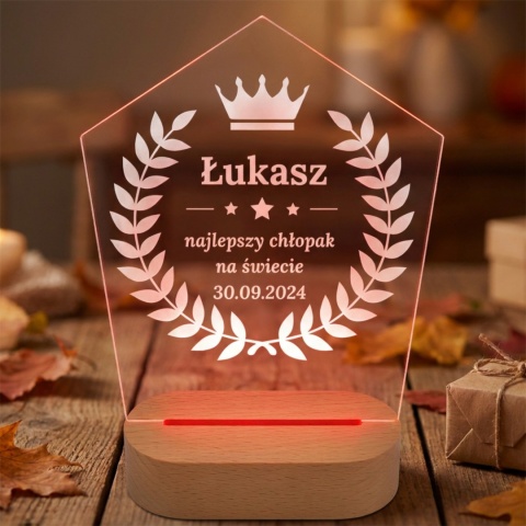 Personalizowana lampka z plexi na Dzień Chłopaka z motywem korony