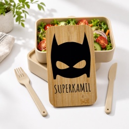 Praktyczny lunchbox z bambusową pokrywą i maską - prezent na dzień chłopaka w szkole