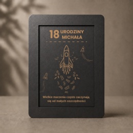 Skarbonka na 18 urodziny czarna z grawerem motyw rakiety