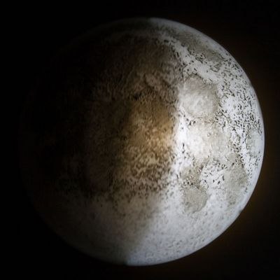 KSIĘŻYC NA ŚCIANĘ KSIĘŻYC NA ŚCIANĘ