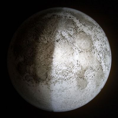 KSIĘŻYC NA ŚCIANĘ KSIĘŻYC NA ŚCIANĘ